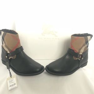 Burberry Kids boots size 2.5